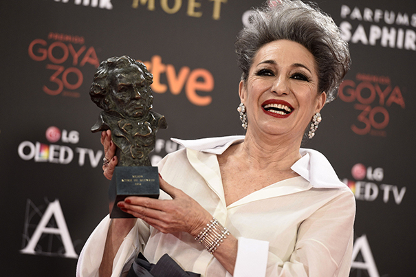 Luisa Gavasa tras recibir el premio Goya por La novia