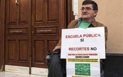 Antonio Aramayona, en su protesta contra los recortes educativos