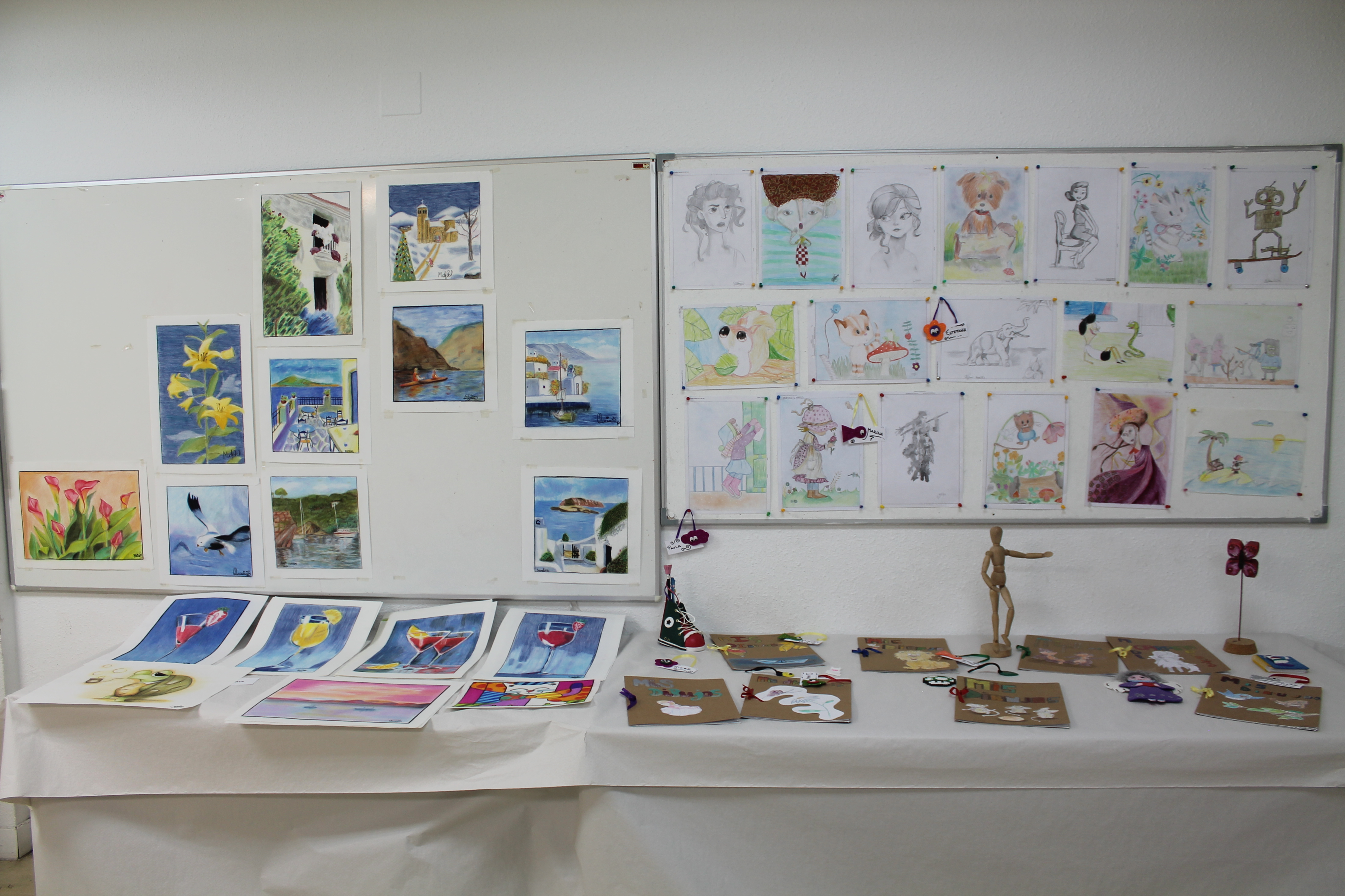 Galería: Exposición de los talleres de dibujo y restauración de la Escuela de Arte de la AV La Paz
