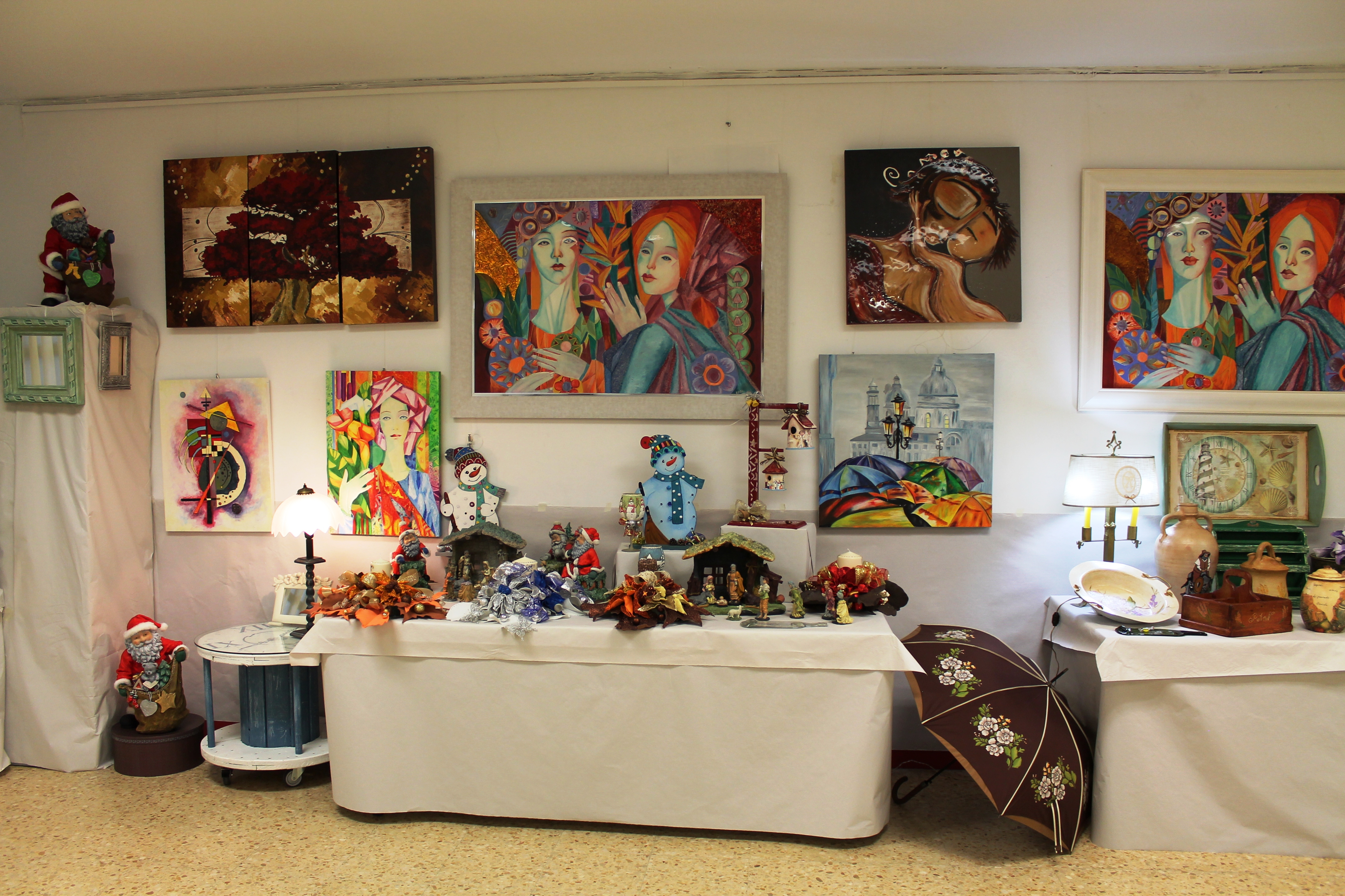Galería: Exposición de los talleres de dibujo y restauración de la Escuela de Arte de la AV La Paz