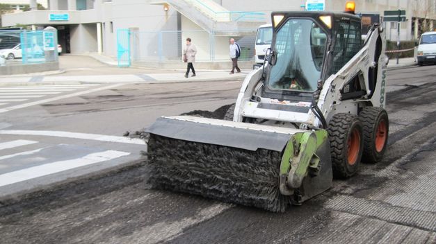 El Ayuntamiento lanza una operación asfalto de urgencia en los barrios hasta septiembre