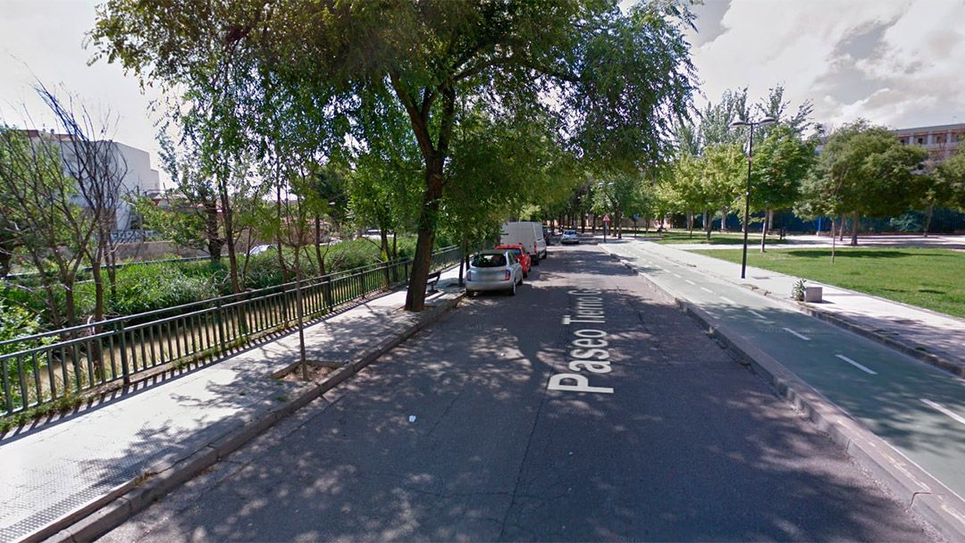 Comienzan las obras para renovar la acera de Tierno Galván junto al Canal