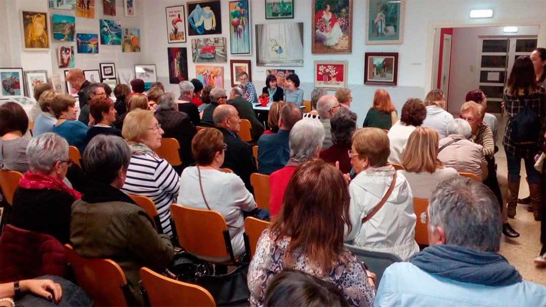 Los vecinos llenan la celebración de 25 años los Talleres de Arte de La Paz