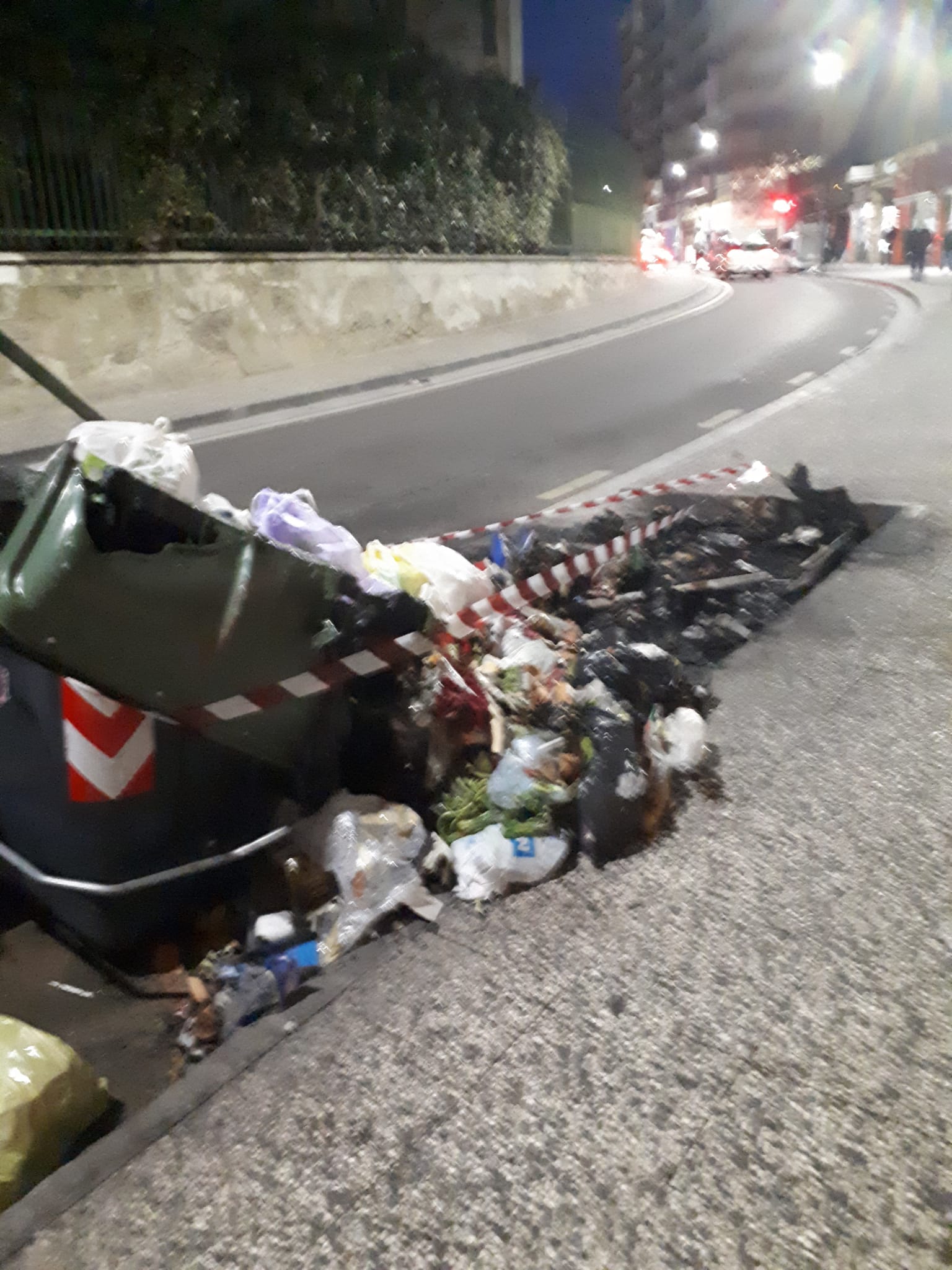 Incendian los contenedores enfrente de nuestra Asociación ¡por cuarta vez!
