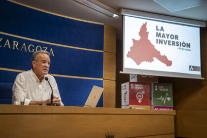 El presidente de la Diputación de Zaragoza, Juan Antonio Sánchez Quero, durante la presentación del plan +Provincia. DANIEL MARZO