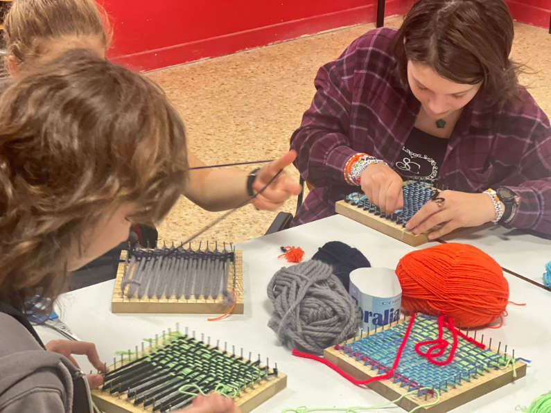 Taller de Tapices - Otros Cardan la Lana