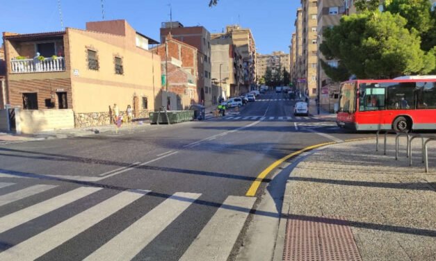 Firmas por la semaforización del cruce entre las calles Zarifo y Alhama